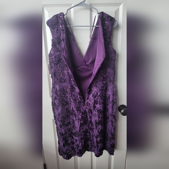 Dress - Picture 3 of 5